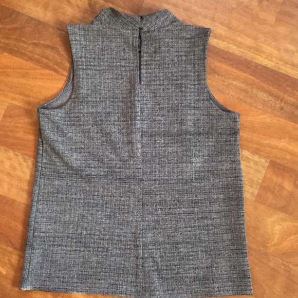 EUC Banana republic sleeveless shirt - Picture 12 of 14